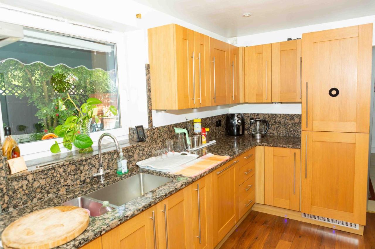 Benjamin Guest House Yiewsley Εξωτερικό φωτογραφία